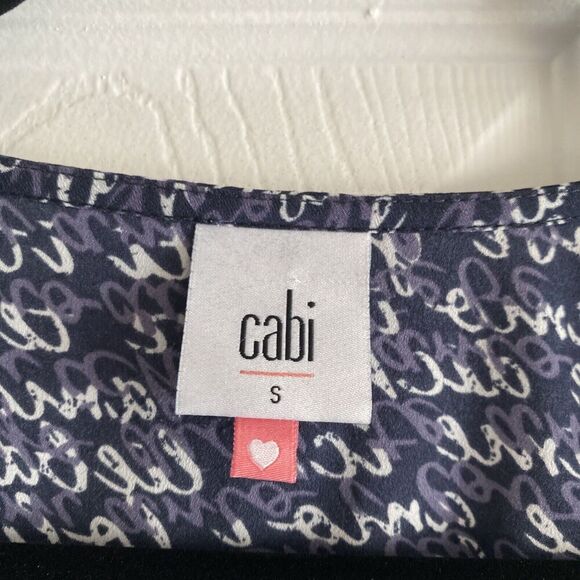CABI Women's Te Amo Love Script Spell Out Blouse Navy Top size Small - Picture 3 of 8